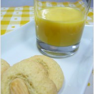 CREMA ALLO ZAFFERANO CON BISCOTTINI ALLE MANDORLE