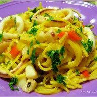 PASTA ALL’UOVO SPINOSI CON RAGU’ DI VERDURE E CALAMARO