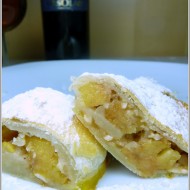 STRUDEL DI PESCHE E MANDORLE