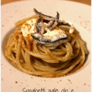 Spaghetti aglio, olio e peperoncino con alici e stracciatella pugliese
