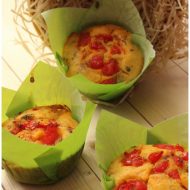 Muffin salati con pomodorini e olive