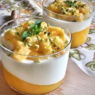 Panna cotta con mango profumata alla menta e lime